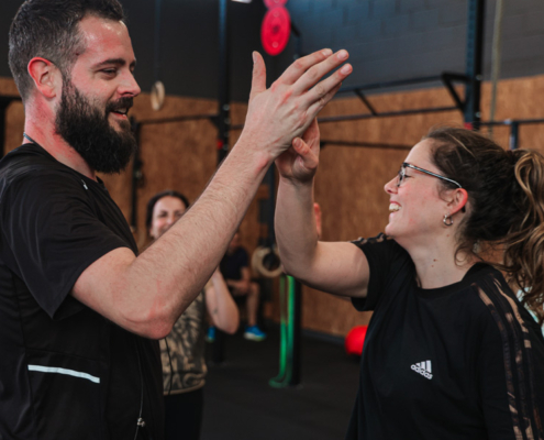 Entrenadores de Midland CrossFit saludando y dando la bienvenida